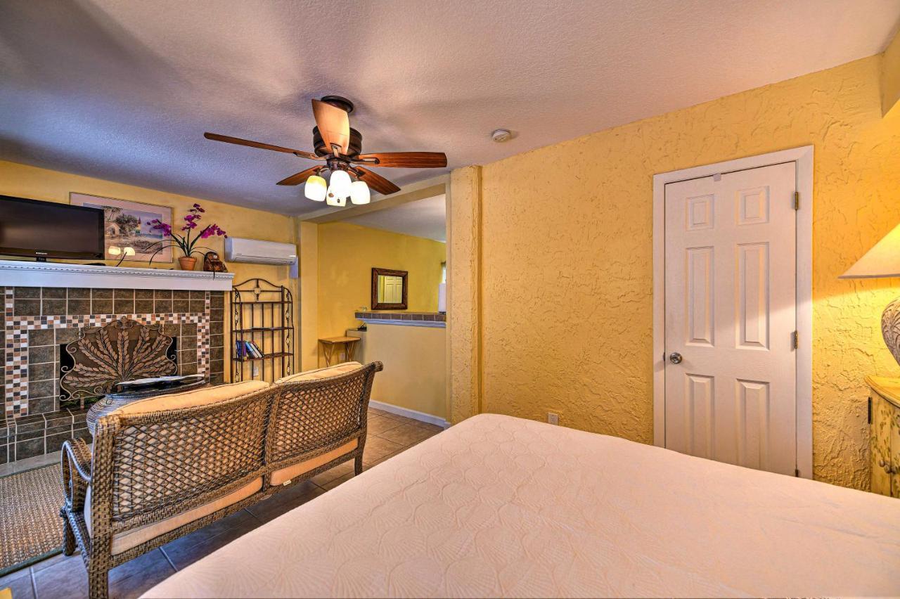 Lido Key Hideout With Patio And Yard And Walk To Beach! サラソータ エクステリア 写真