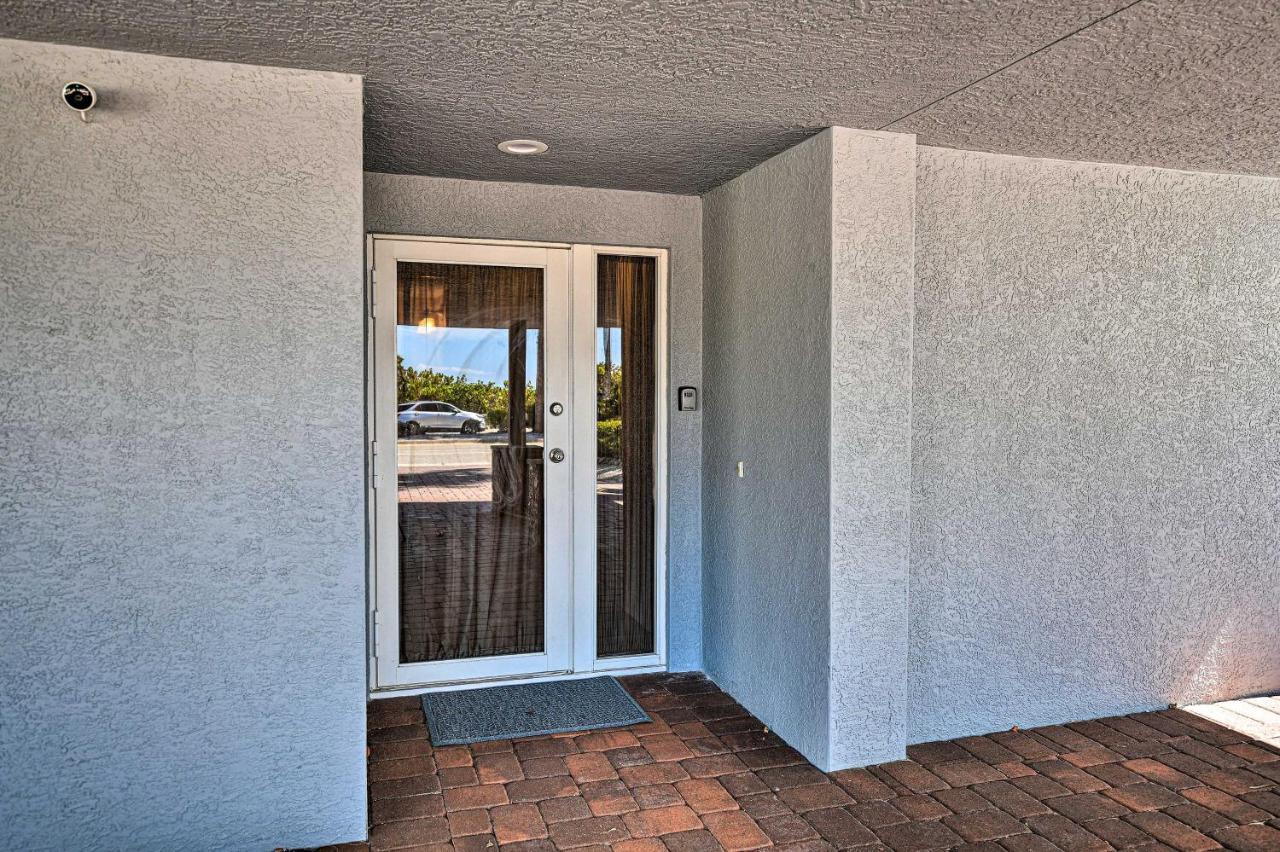 Lido Key Hideout With Patio And Yard And Walk To Beach! サラソータ エクステリア 写真